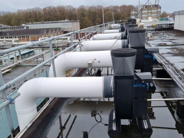 Afzuigsystemen en zuurkasten in een laboratorium